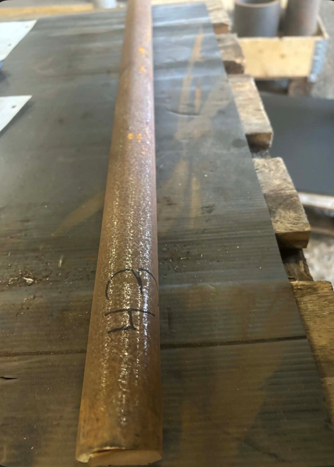 Aksel i sort stål, Ø40, L=831mm – Aksler & Rør