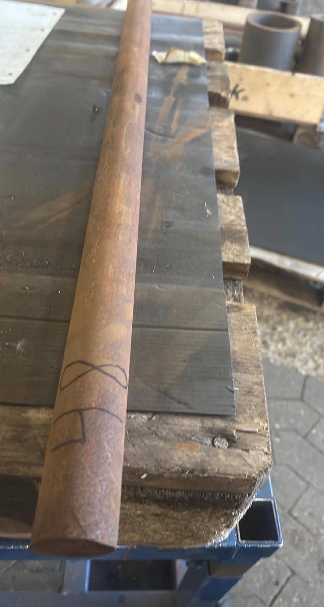 Aksel i sort stål, Ø40, L=865mm