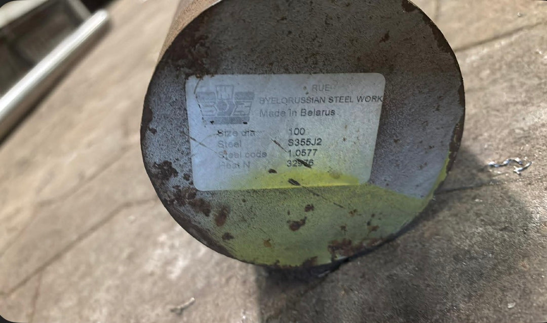 Aksel i sort stål, Ø100, L=477mm – Aksler & Rør