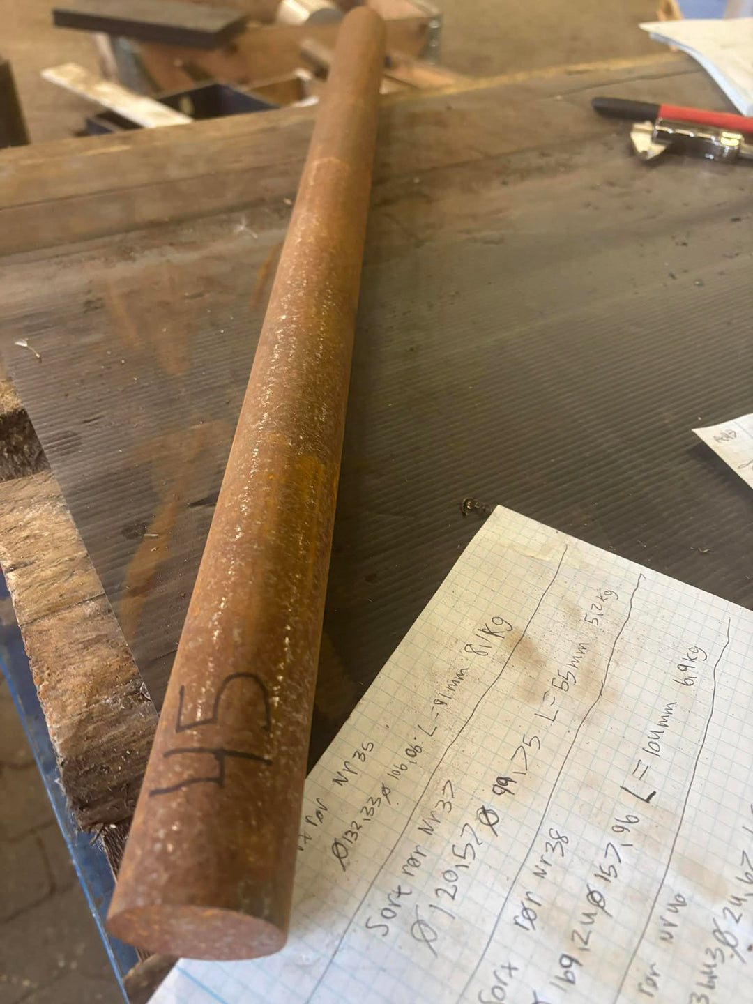 Aksel i sort stål, Ø40, L=707mm – Aksler & Rør